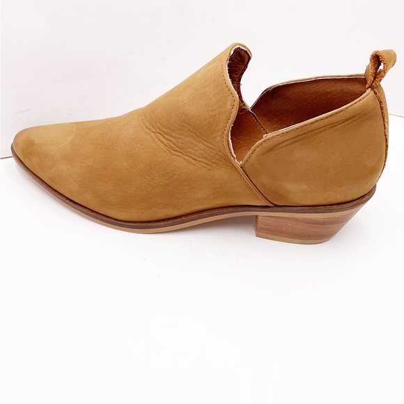{ARTISAN BY ZIGI} Adal Pointed Toe Block Heel Slip On Leather Booties - Picture 15 of 16
